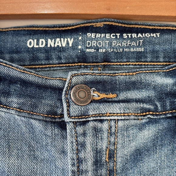 Old Navy Perfect Straight Mid-Rise Jeans - 2 - Picture 3 of 5